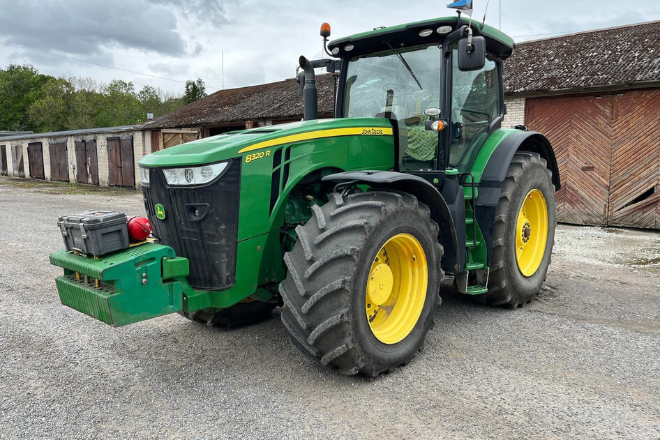 John Deere 8320R, 9.0, 261 kW, diesel, automatic, four-wheel drive