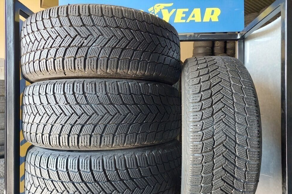 Подержанный нешипованная шина 225/45R18 Michelin X-Ice Snow
