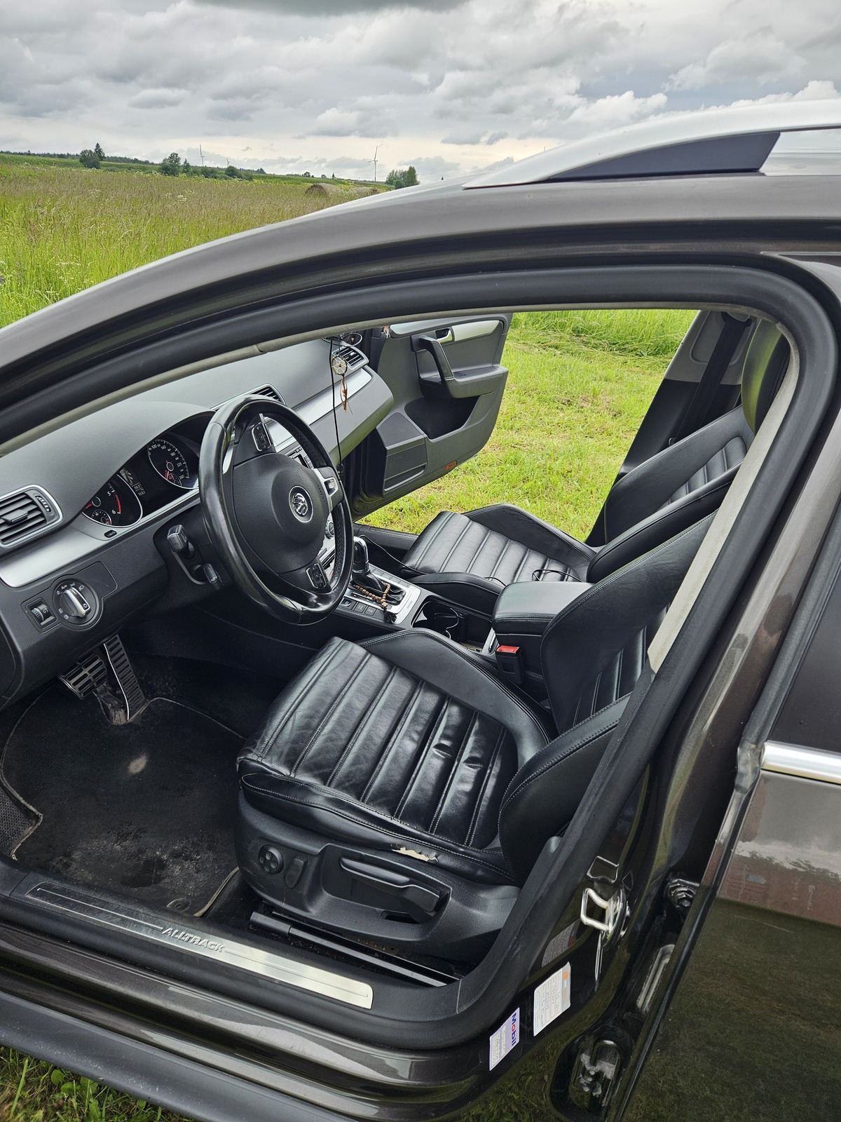 Volkswagen Passat 2012, photo 5/12