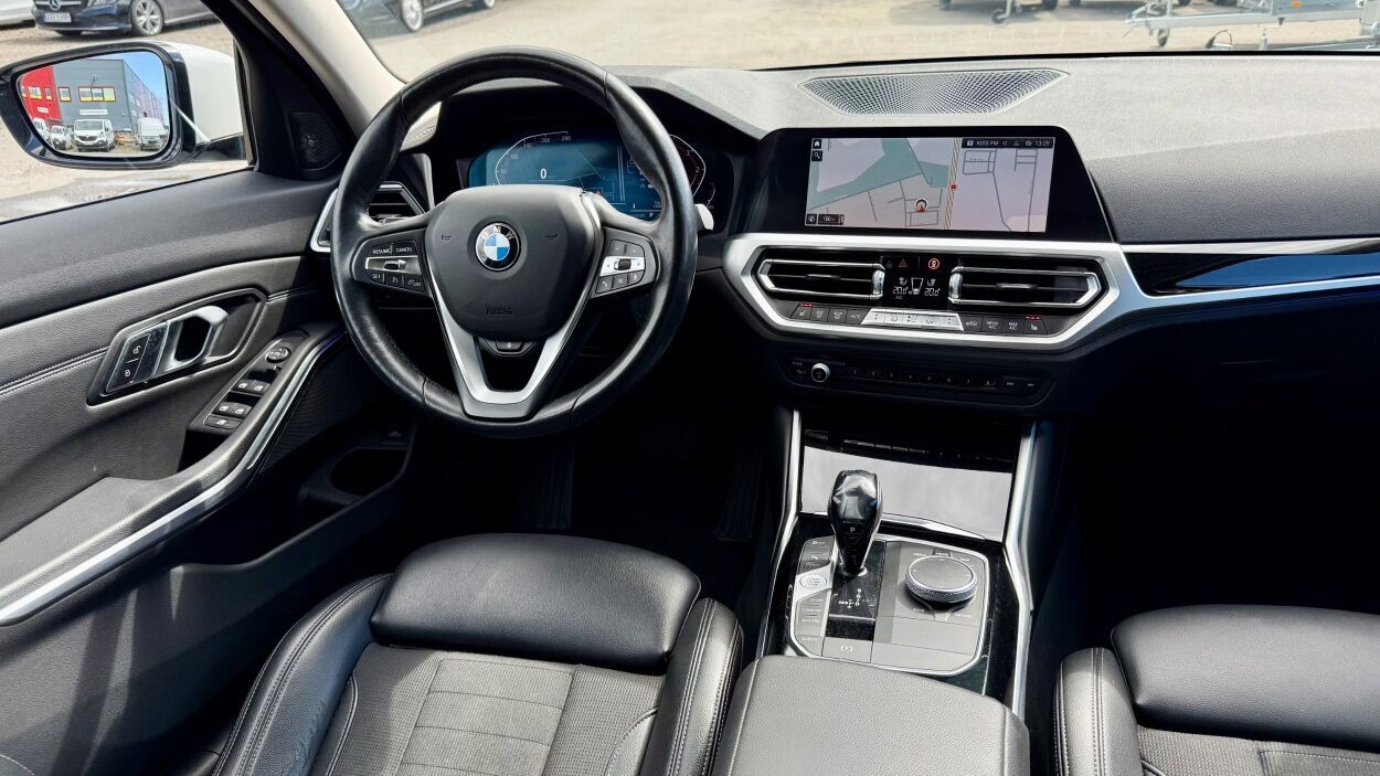 BMW 320 2019, photo 2/10