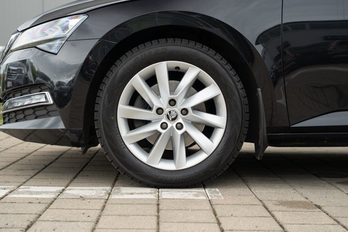 Škoda Superb 2020, photo 4/24
