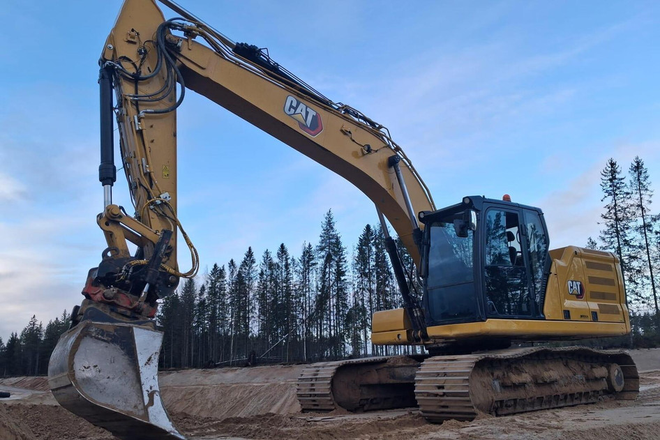 Caterpillar 320, 122 kW