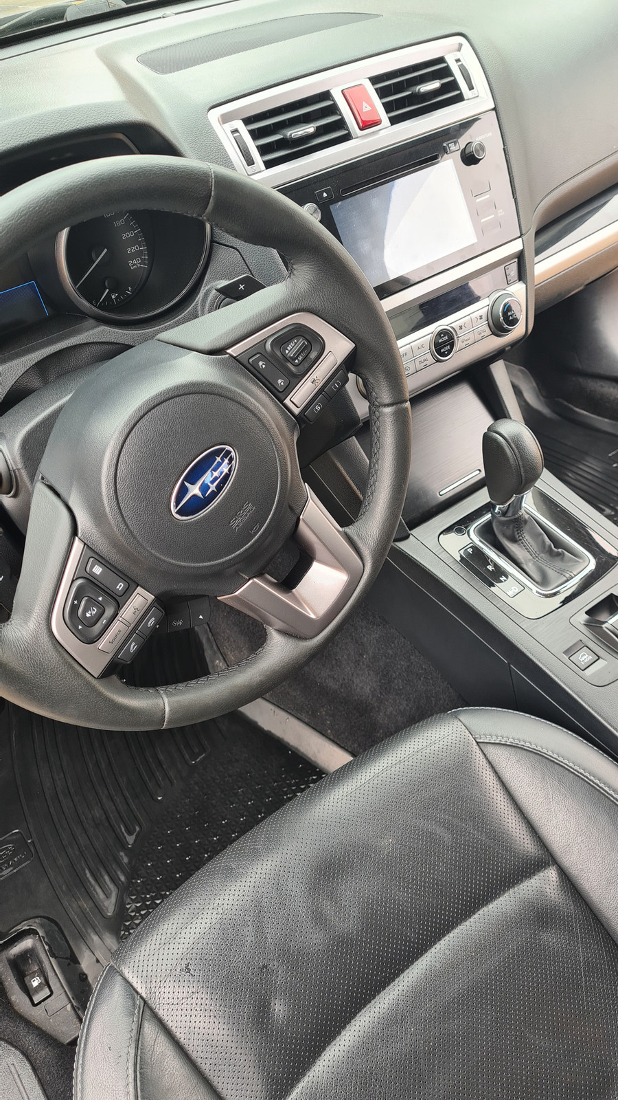 Subaru Outback 2017, photo 7/12