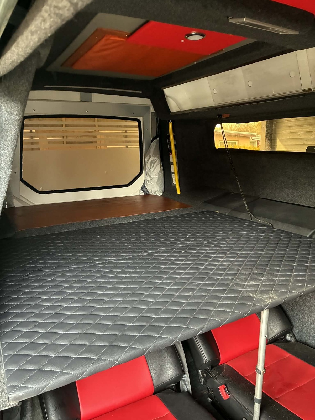 Volvo NILSSON V70 AMBULANCE 2011, photo 4/6