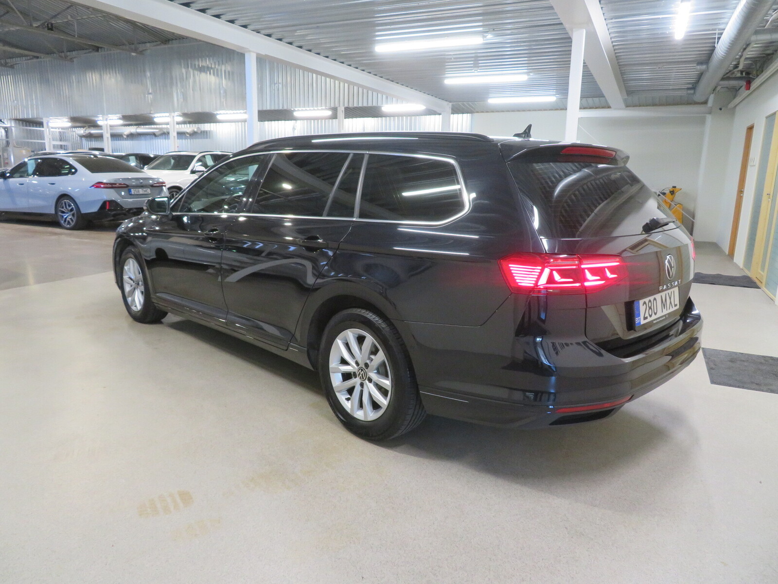 Volkswagen Passat 2021, photo 2/10