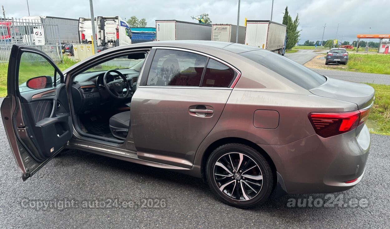 Toyota Avensis 2018, photo 3/5