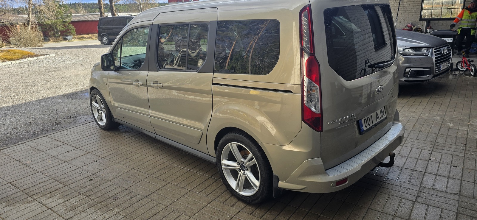 Ford Tourneo Connect 2015, photo 4/19