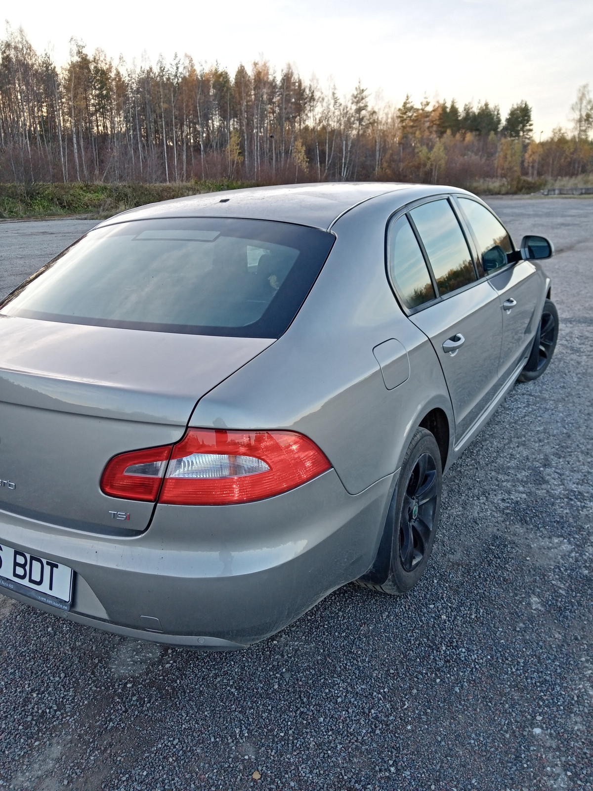 Škoda Superb 2011, photo 6/15