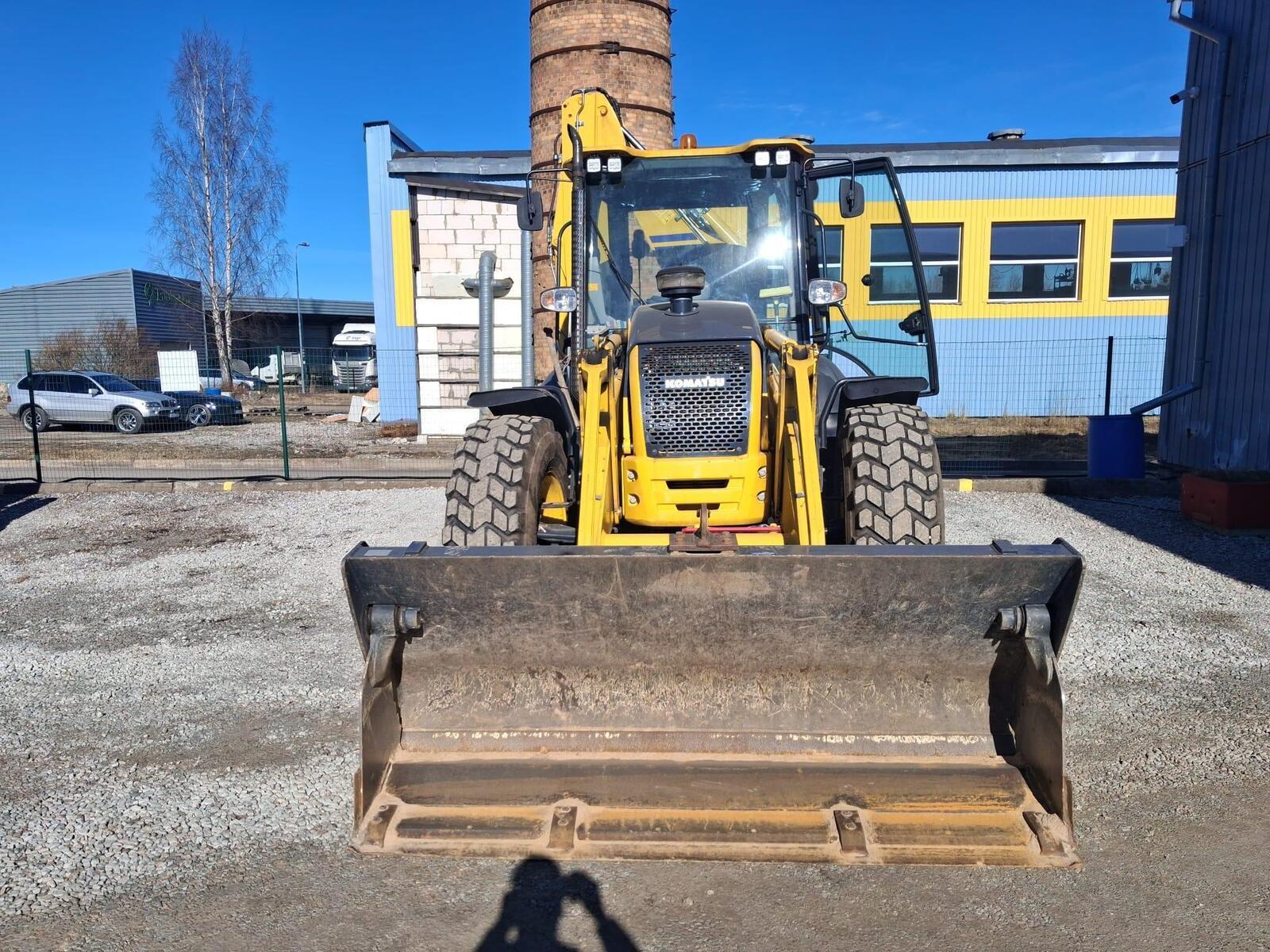 Komatsu WB97S, kuva 7/27