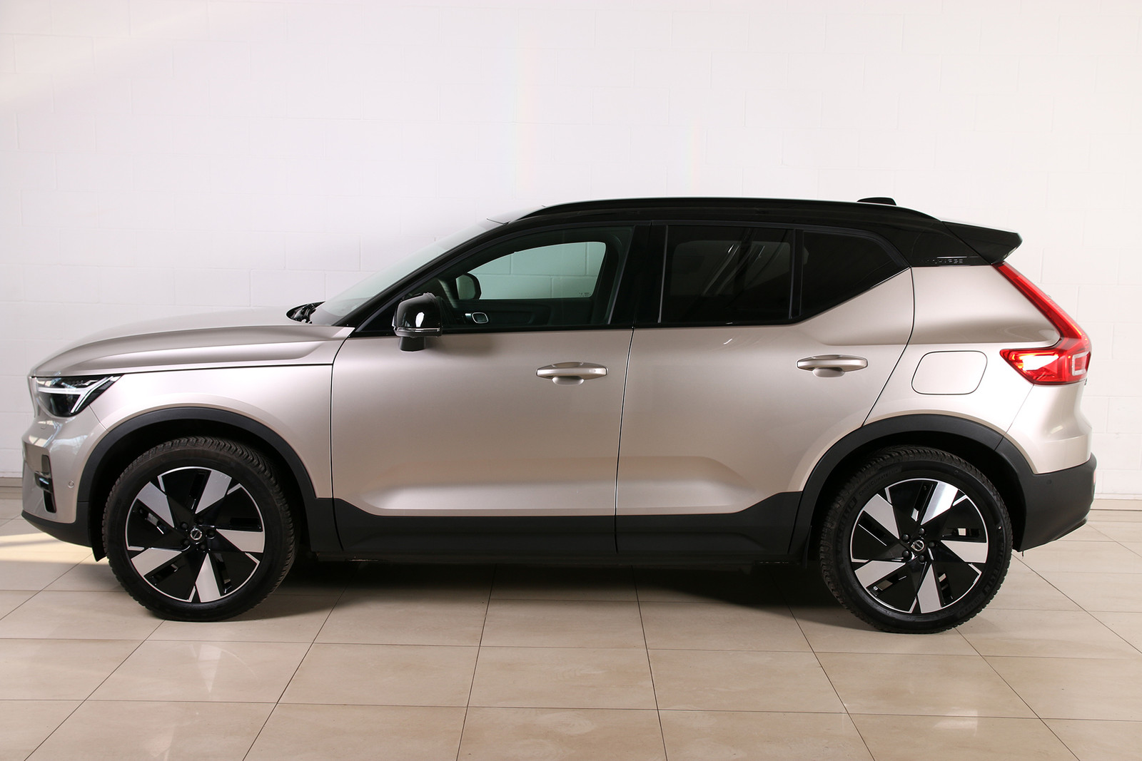 Volvo XC40 2023, kuva 3/12
