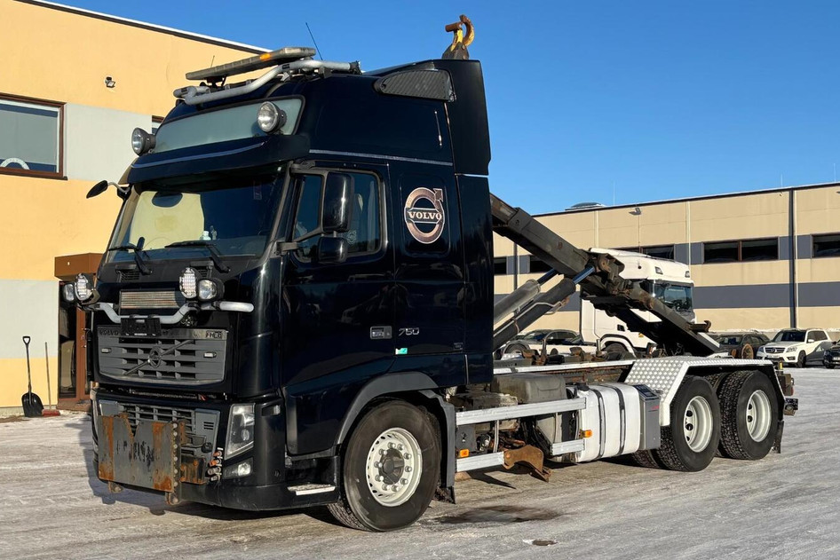 Volvo FH16 750 6x4 + HIAB + Scarp under body, 2013, 551 kW, дизель, автомат