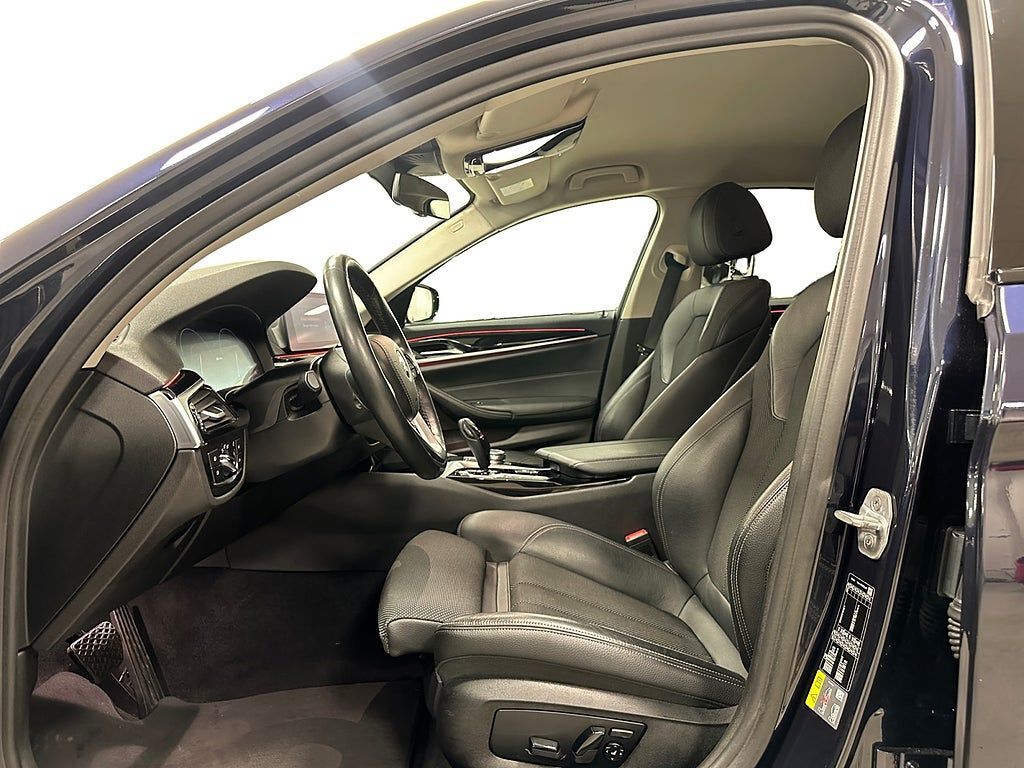 BMW 530 2018, photo 6/24