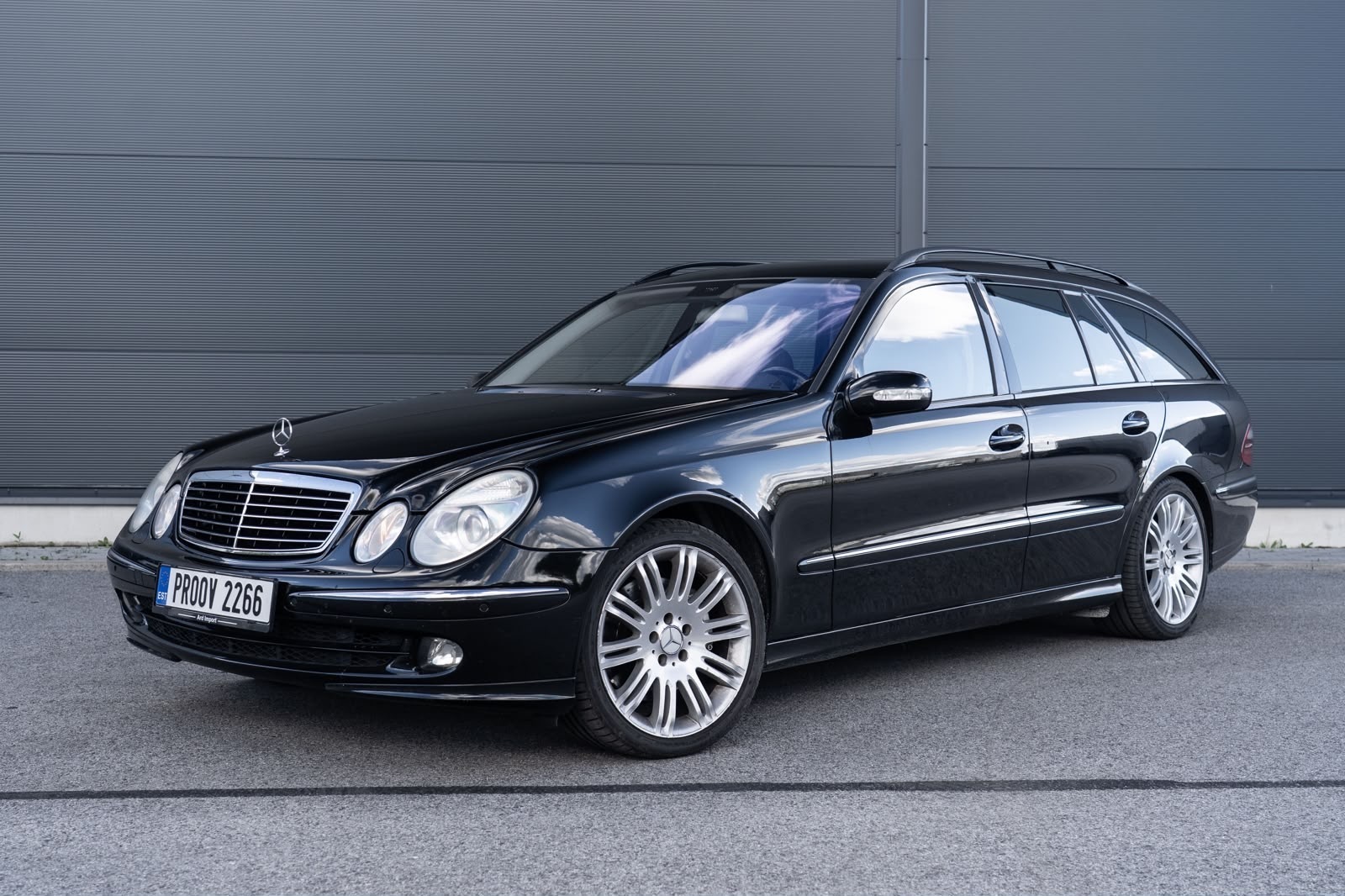 Mercedes-Benz E 320 2005, kuva 2/10