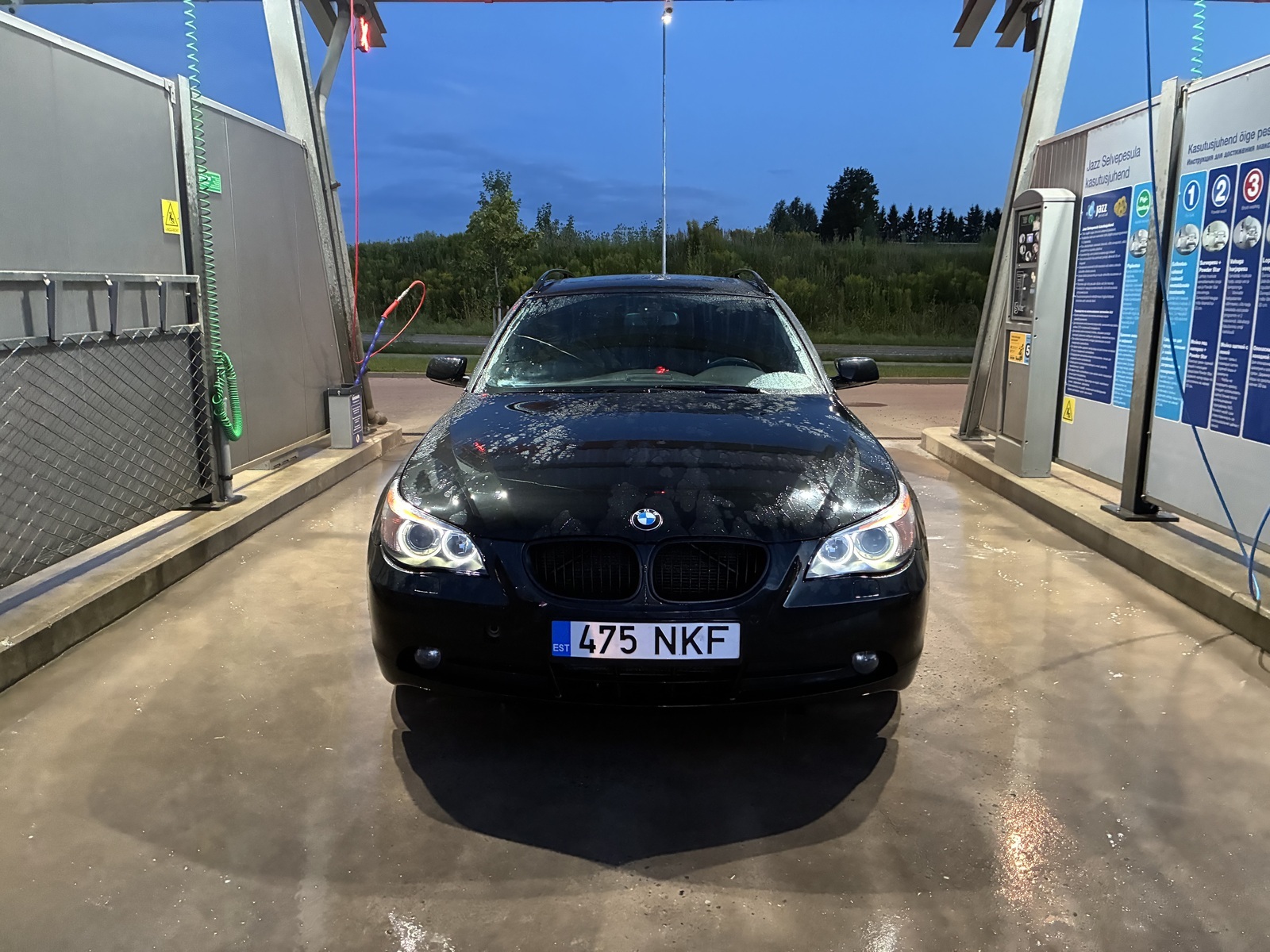 BMW 523
