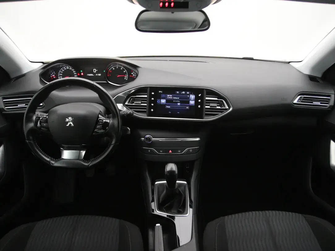 Peugeot 308 Active 1.2 81kW 2017, kuva 2/31