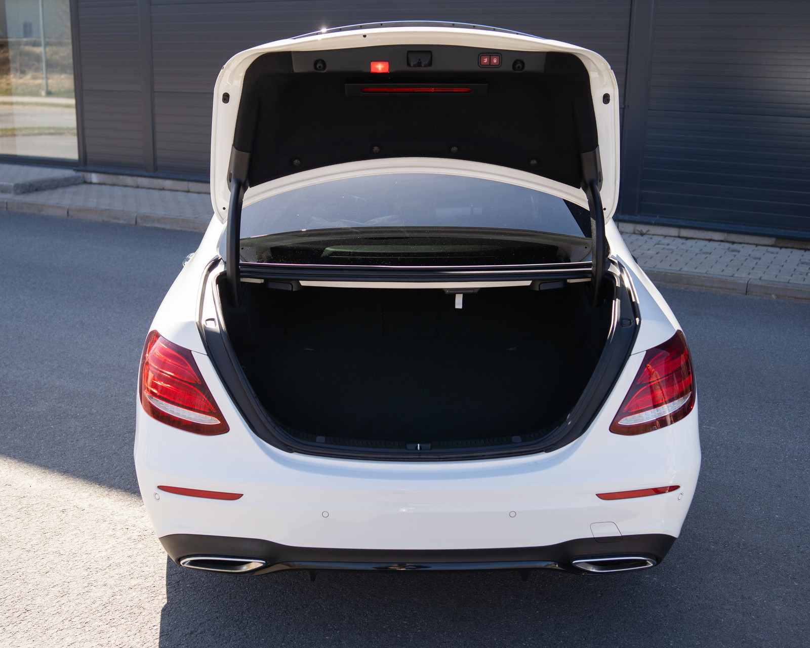 Mercedes-Benz E 220 2017, kuva 5/13