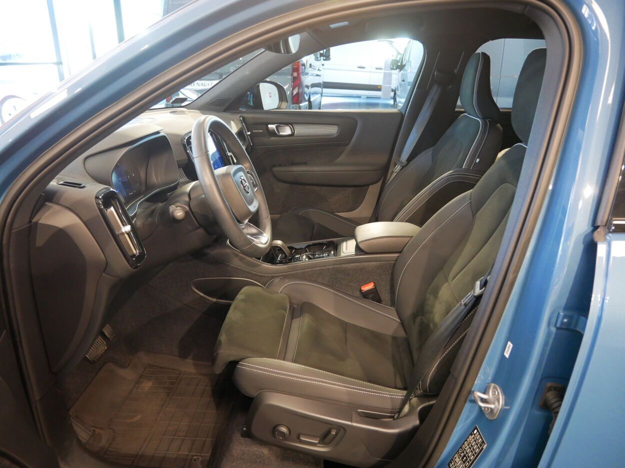 Volvo XC40 2023, photo 6/13