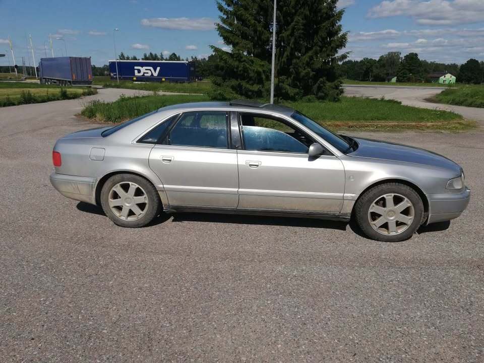 Audi A8 1995, photo 6/9