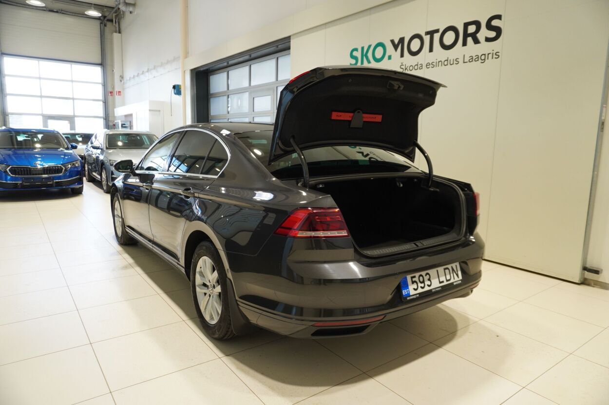 Volkswagen Passat 2019, photo 6/10