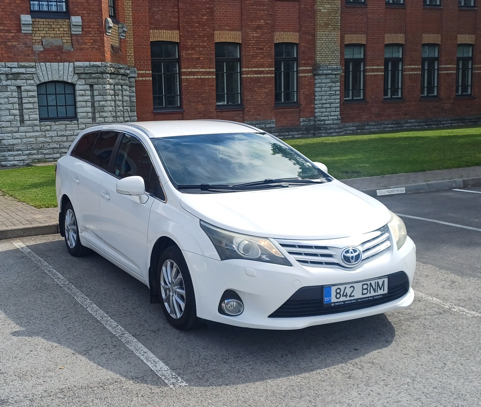 Toyota Avensis 1.8 108kW 2013, photo 4/8