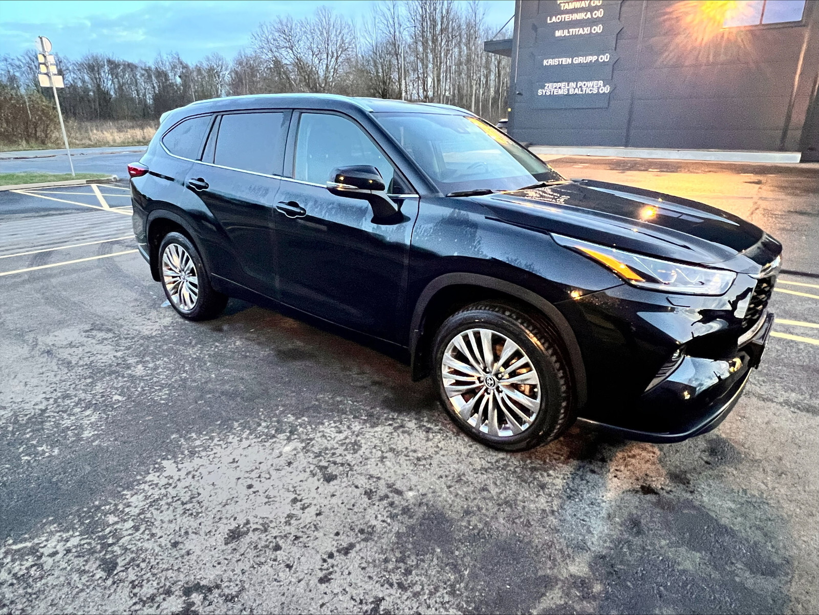 Toyota Highlander 2023, photo 3/7