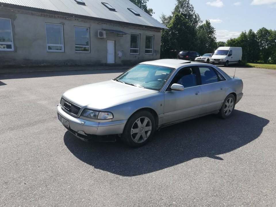 Audi A8 1995, photo 2/9