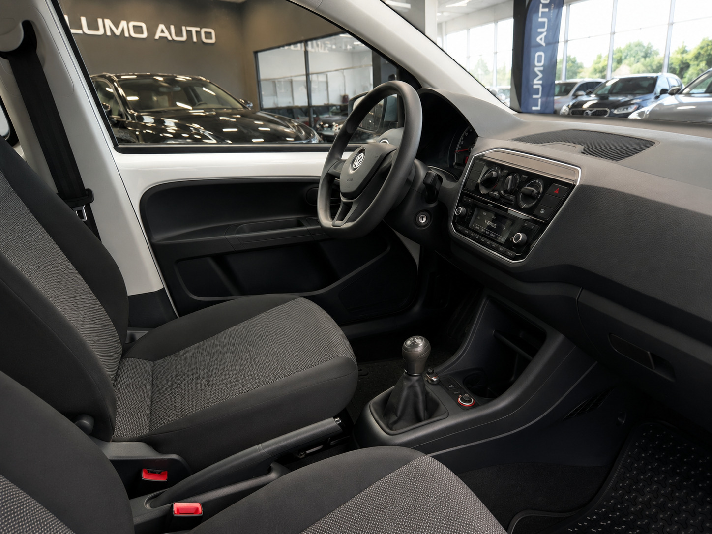 Volkswagen up! 2018, photo 2/19