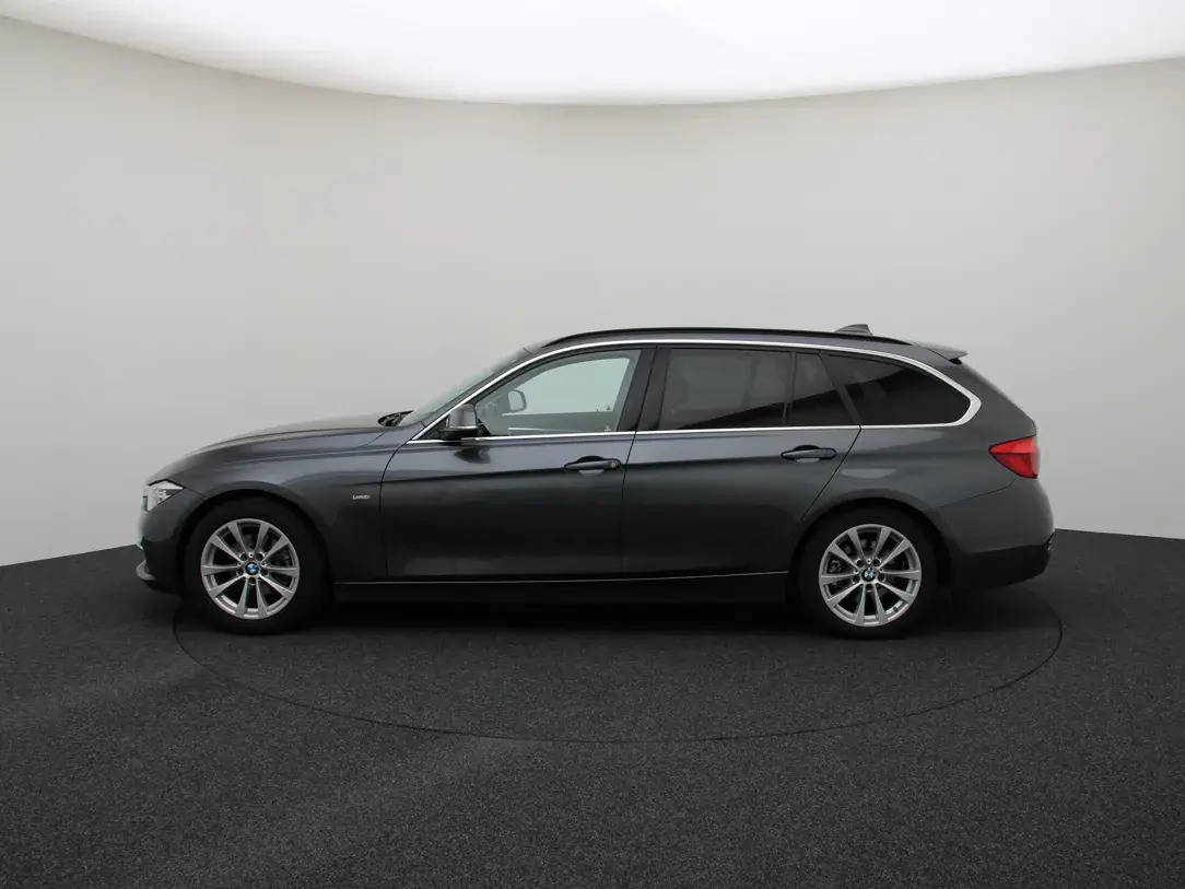 BMW 320 2017, photo 6/10
