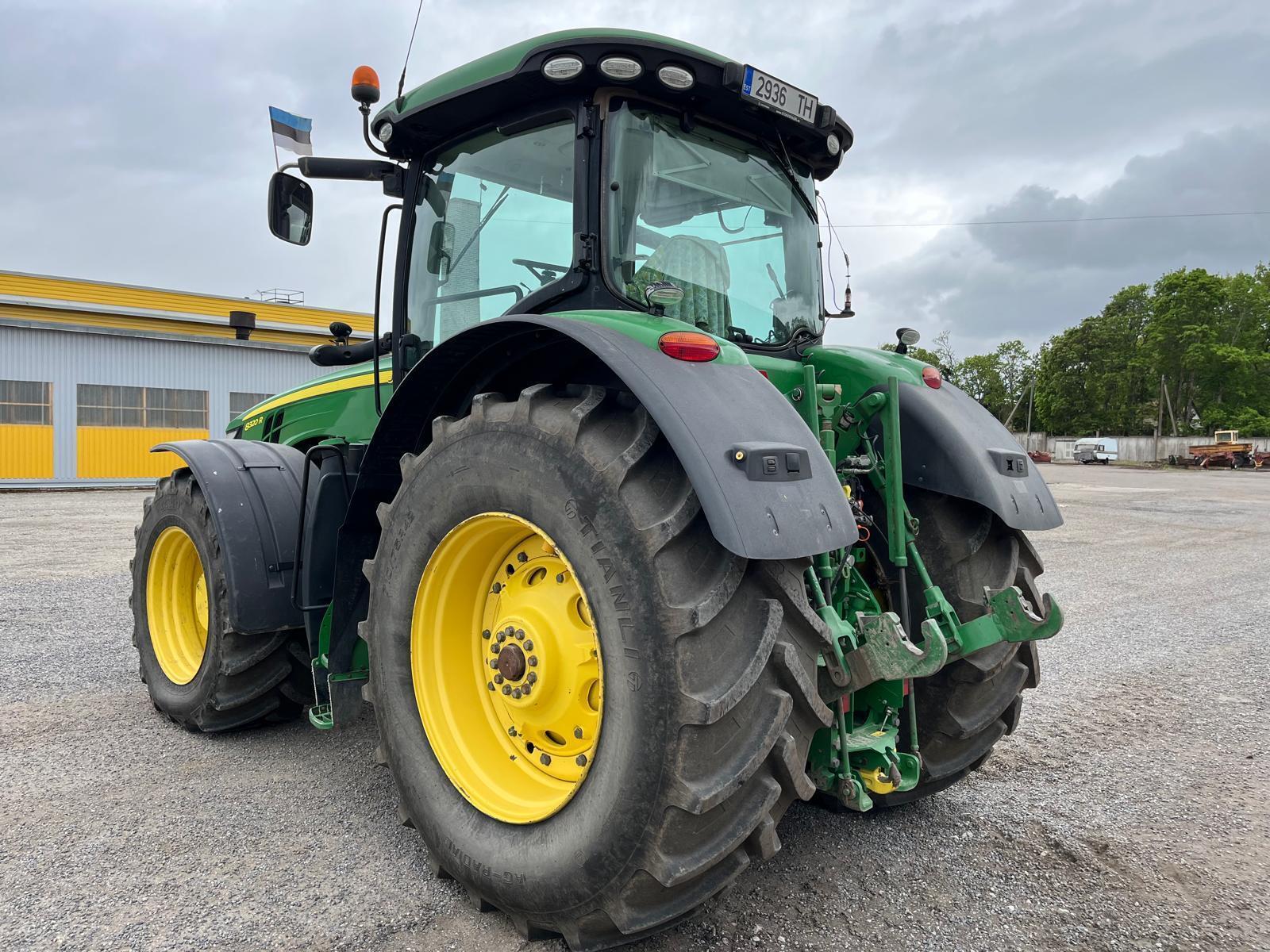 John Deere 8320R, photo 3/25