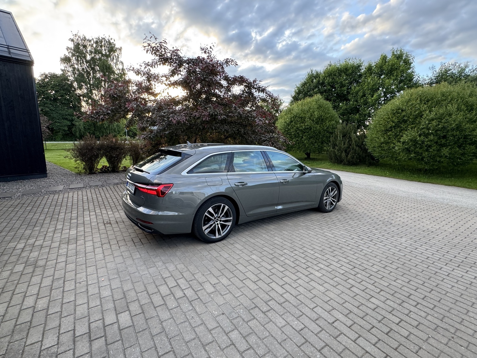 Audi A6 2022, photo 2/14