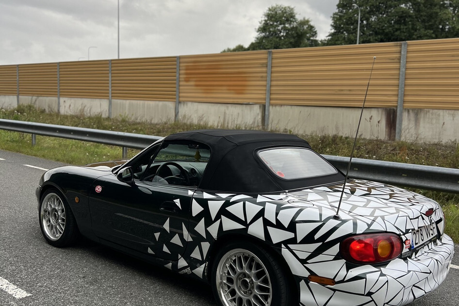 Mazda MX-5, 1999, 1.8, 103 kW, бензин, механическая, задний привод
