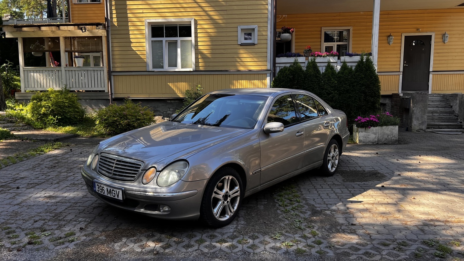 Mercedes-Benz E 220 2004, kuva 4/9