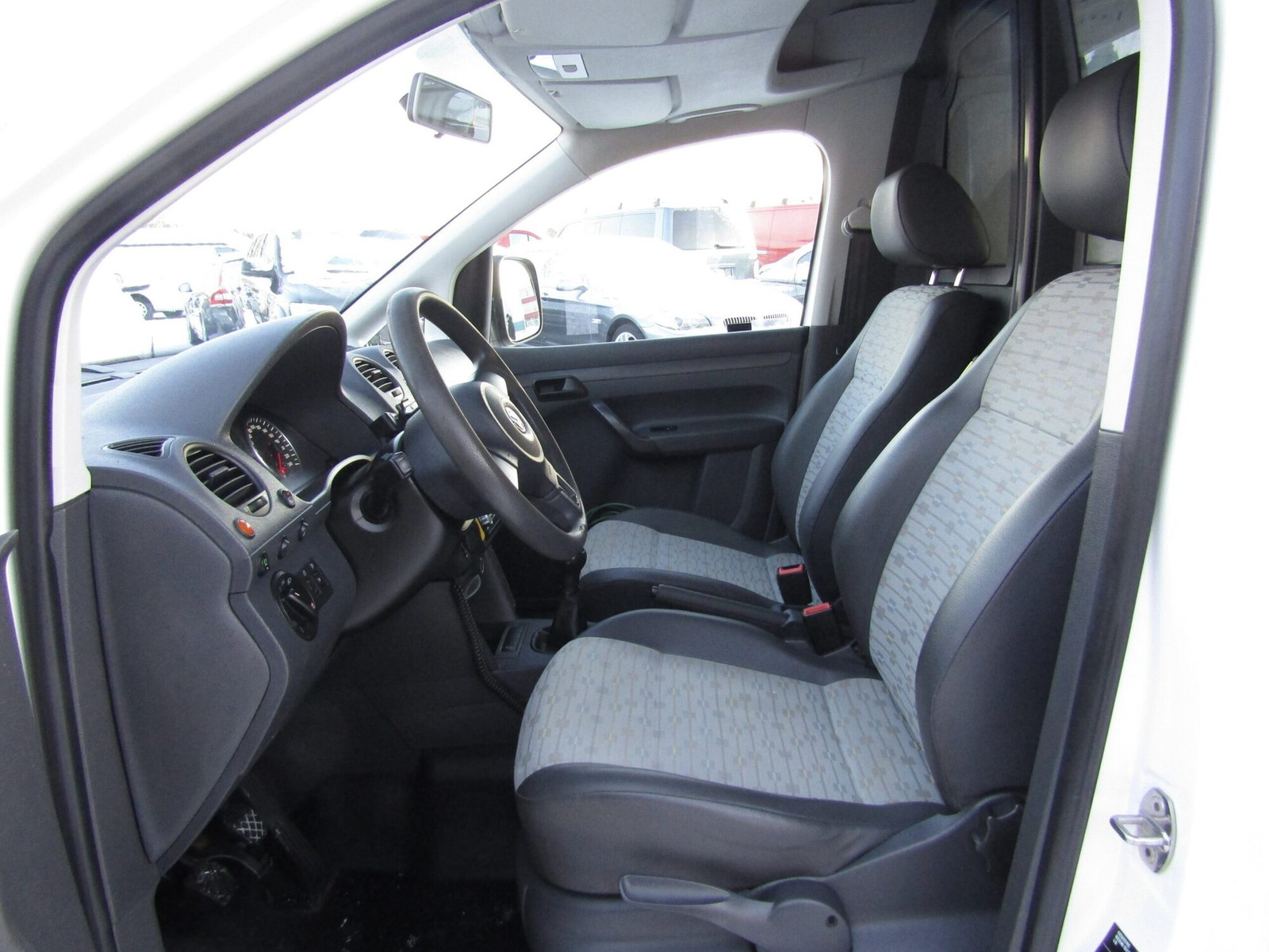 Volkswagen Caddy 2011, kuva 6/16