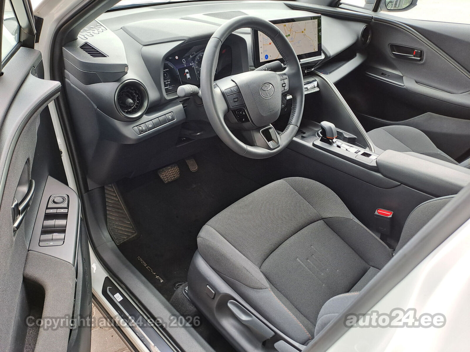 Toyota C-HR 2024, photo 4/7