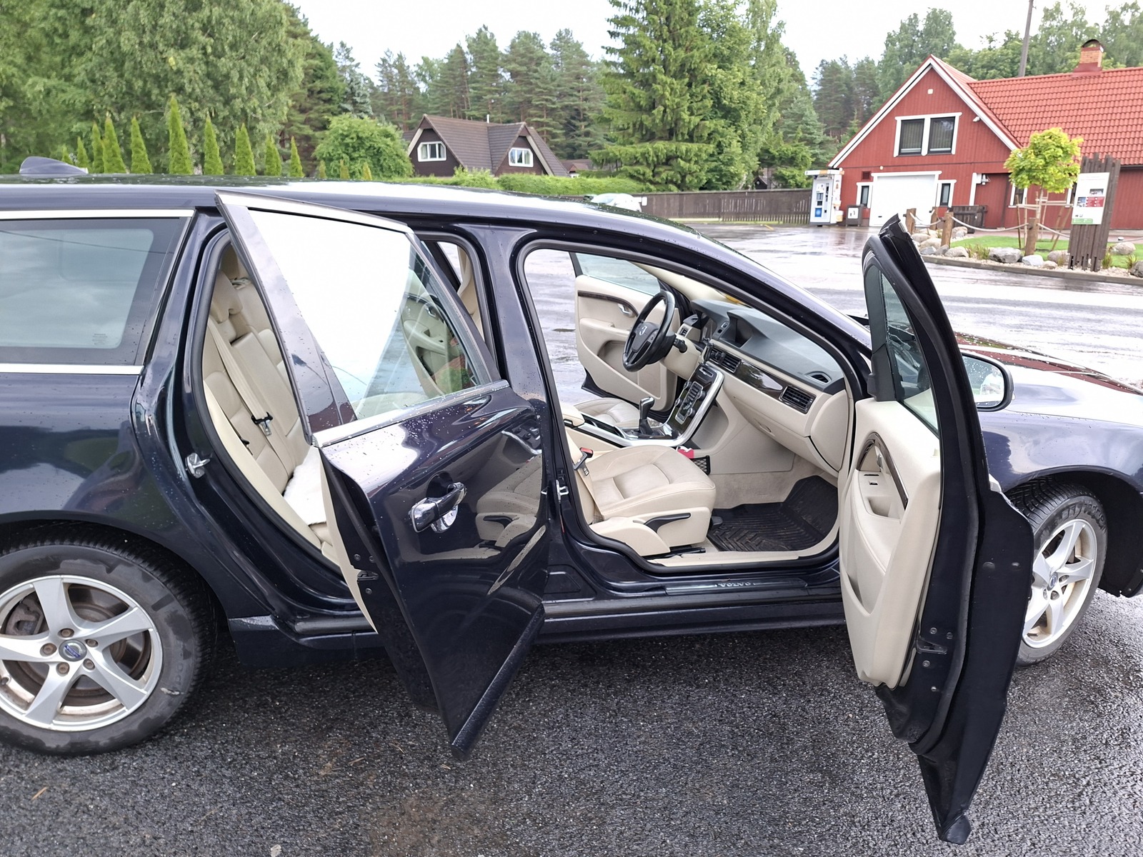 Volvo V70 2015, photo 6/18