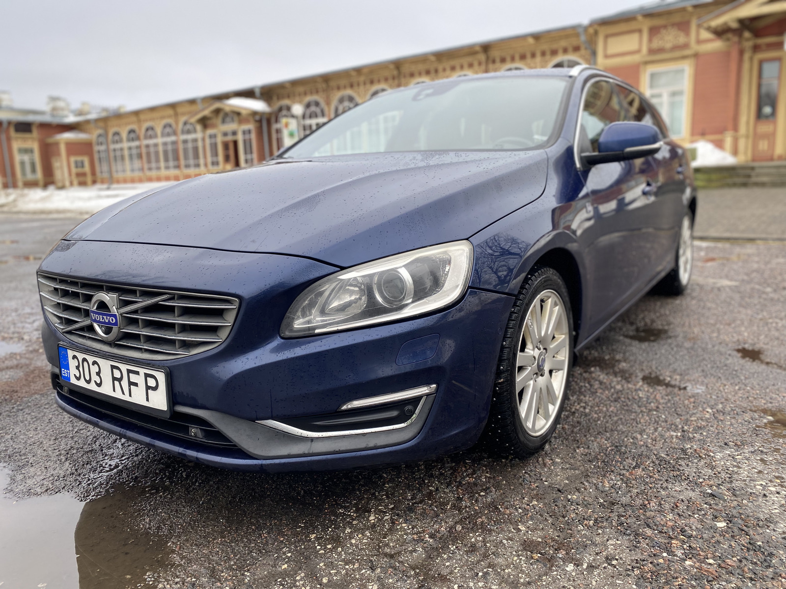Volvo V60 2015, photo 3/13