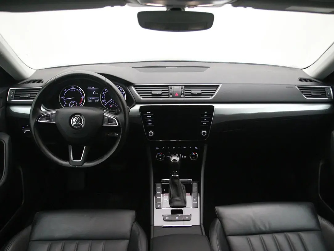 Škoda Superb 2019, photo 2/10