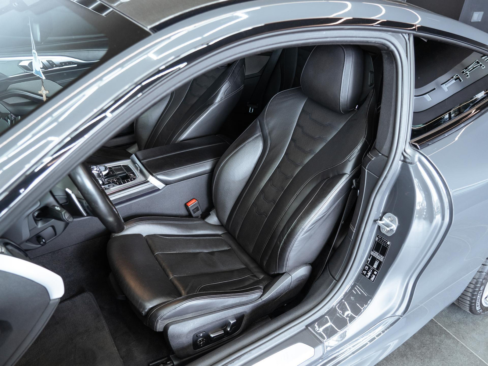 BMW M850 2020, kuva 4/11