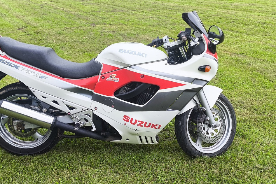 Suzuki GSX 750F, 1995, 0.7, 72 kW, petrol, manual, rear-wheel drive