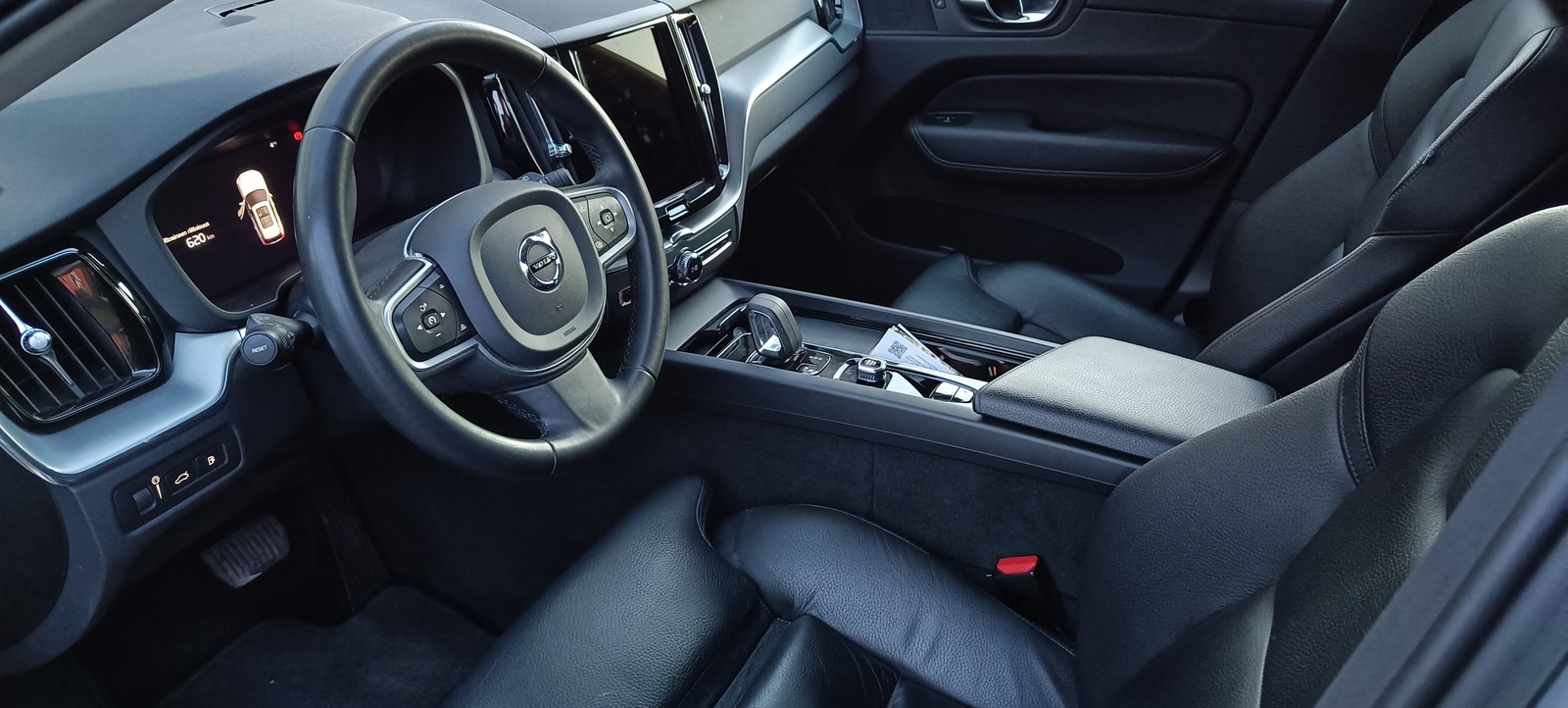 Volvo XC60 2022, photo 6/21