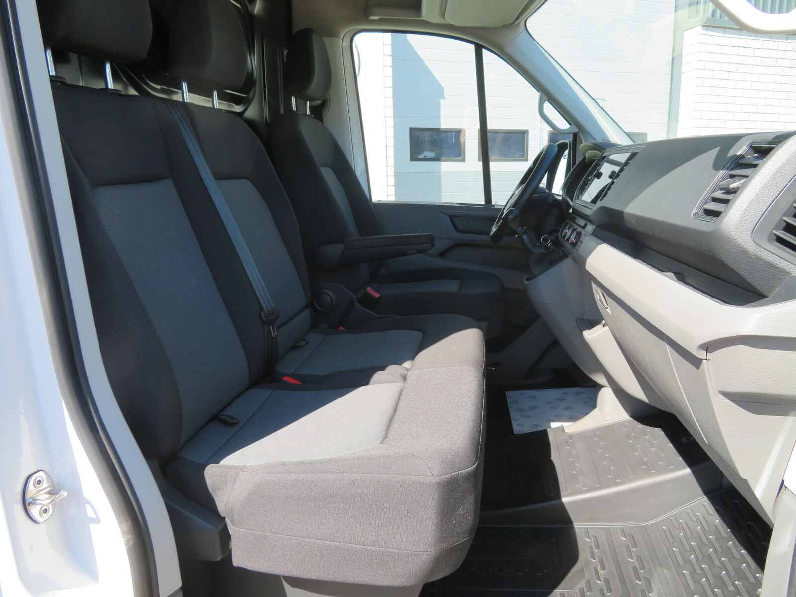 Volkswagen Crafter L4H2 2023, kuva 4/11