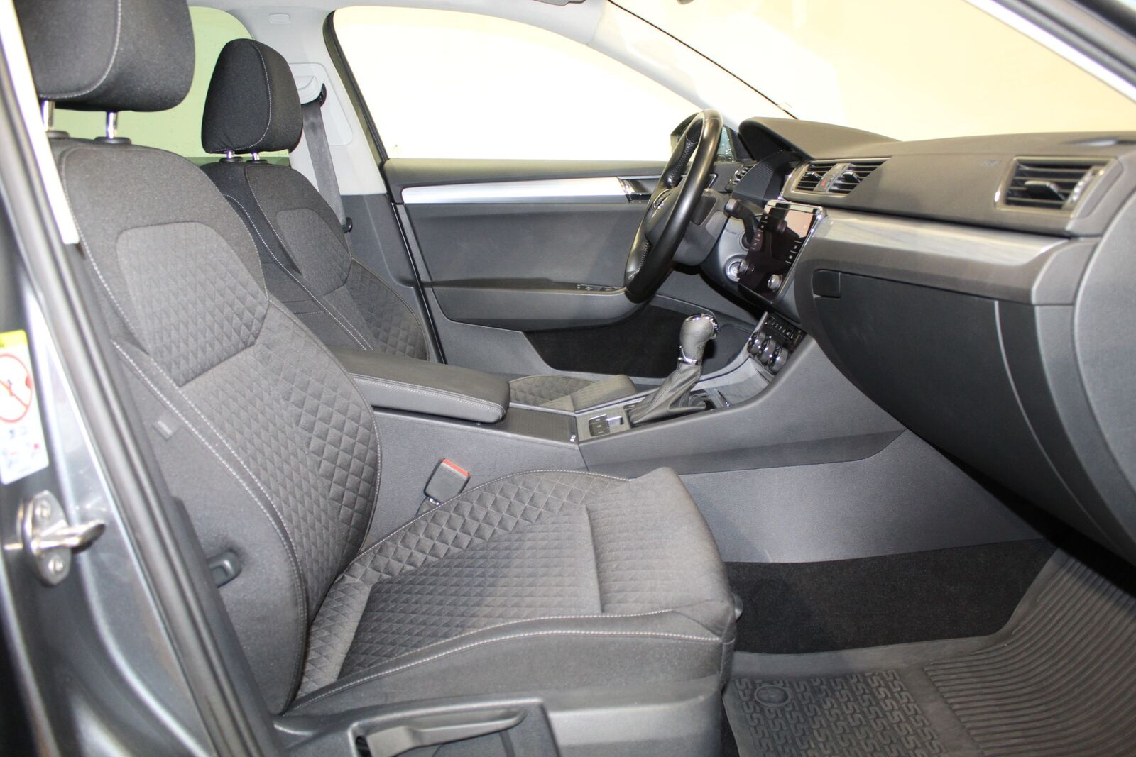 Škoda Superb 2022, kuva 6/10