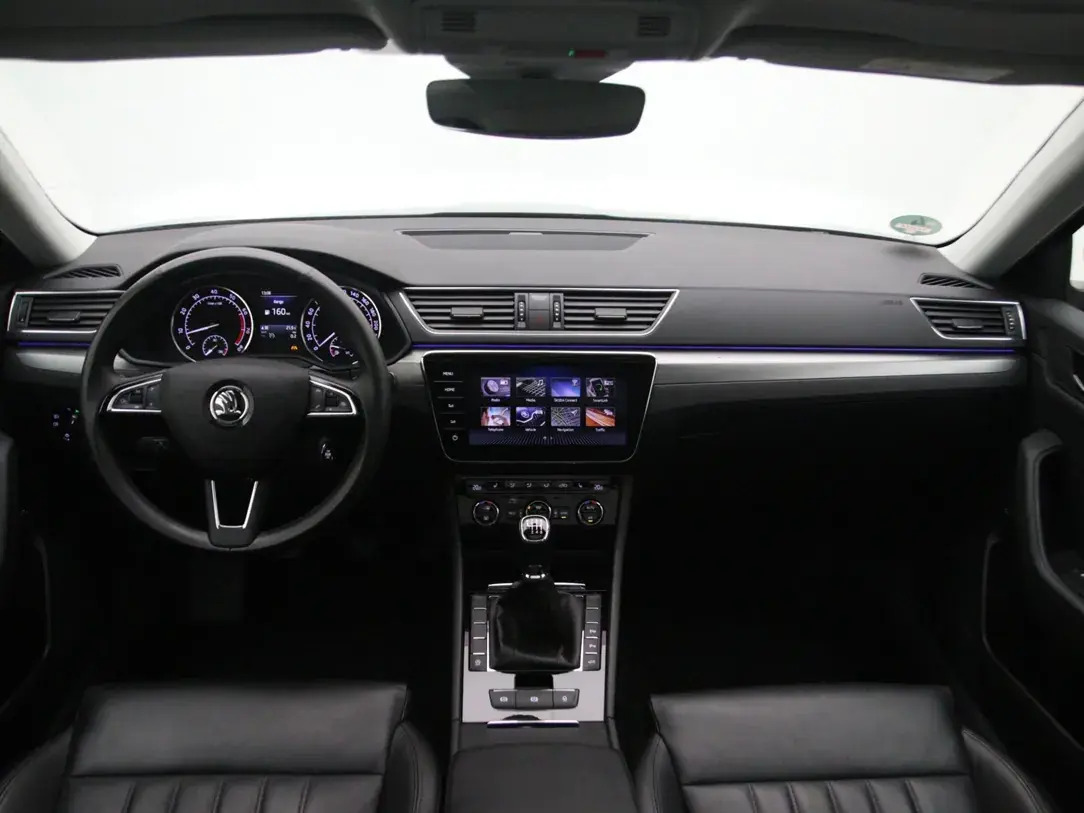 Škoda Superb 2018, photo 2/10
