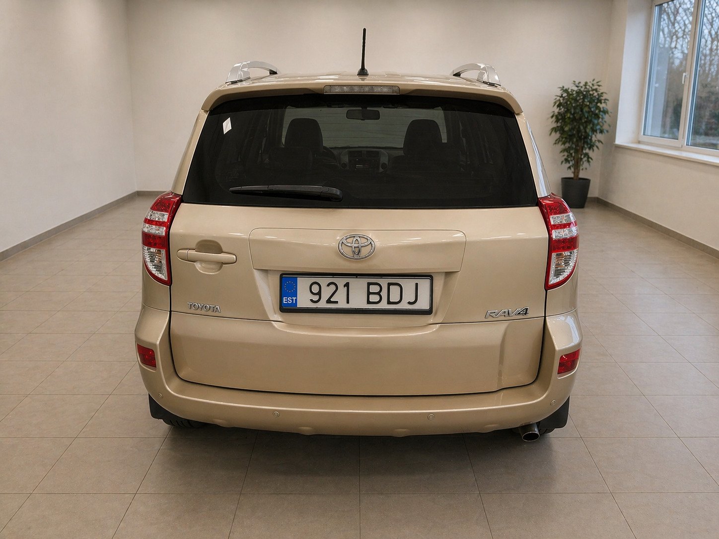 Toyota RAV4 2.0 116kW 2011, kuva 6/16