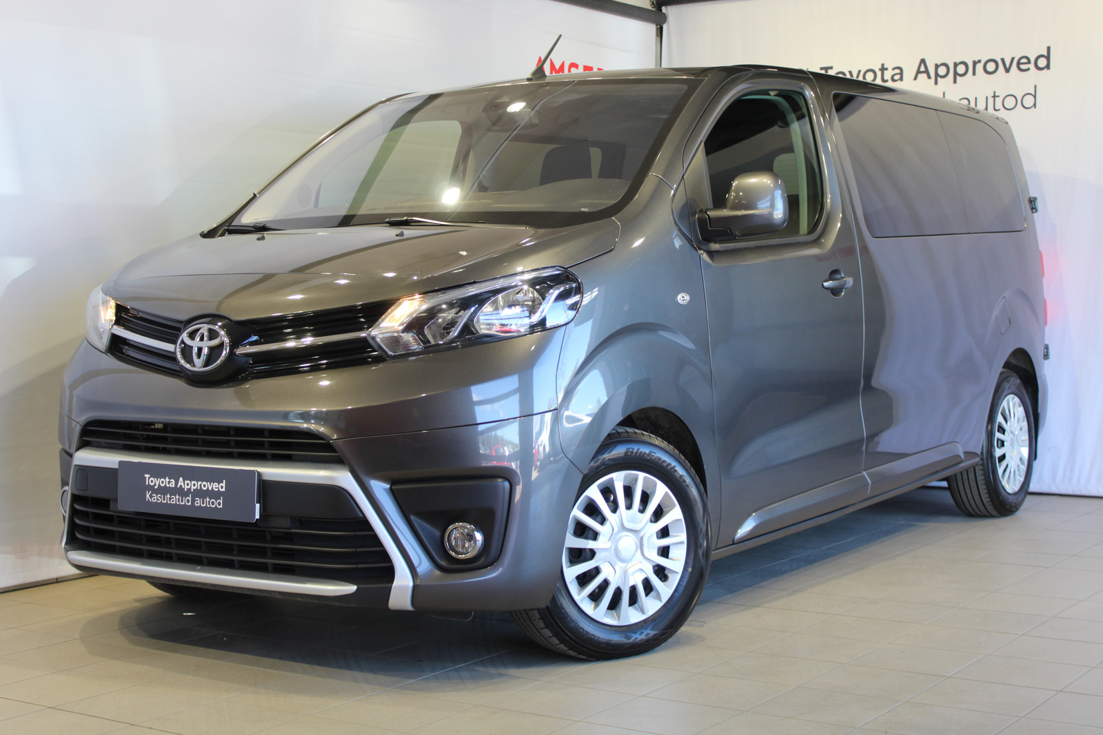 Toyota ProAce Verso Medium Single side door Shuttle 2.0 90kW