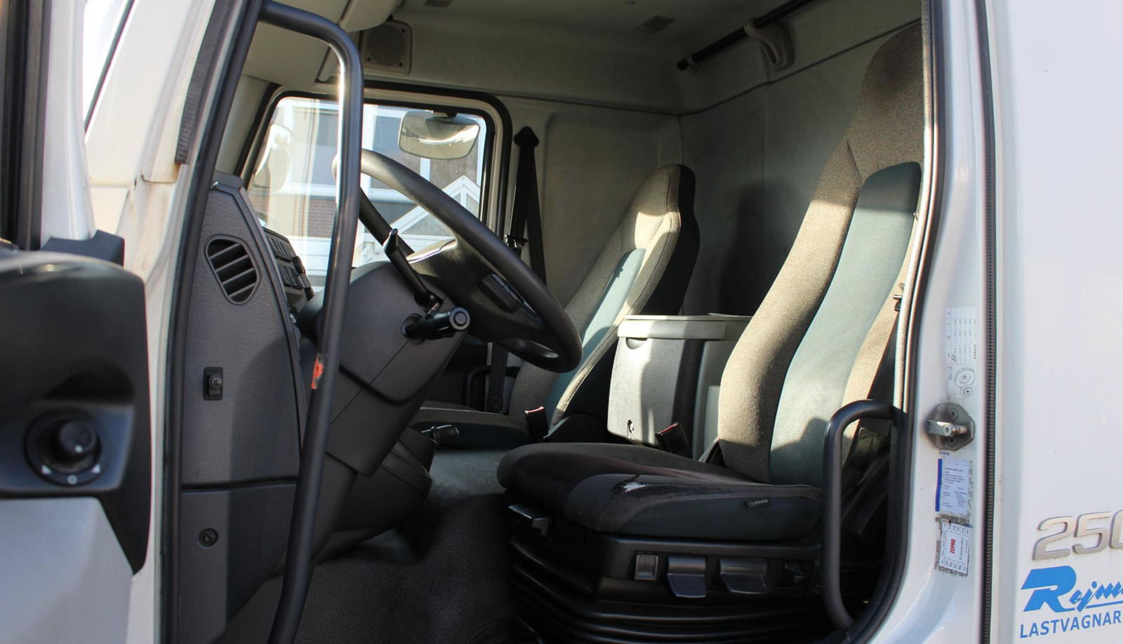 Volvo FL 250 külgavatav 2014, photo 7/10
