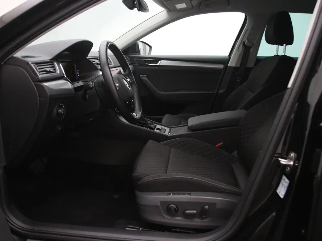 Škoda Superb 2022, kuva 4/10