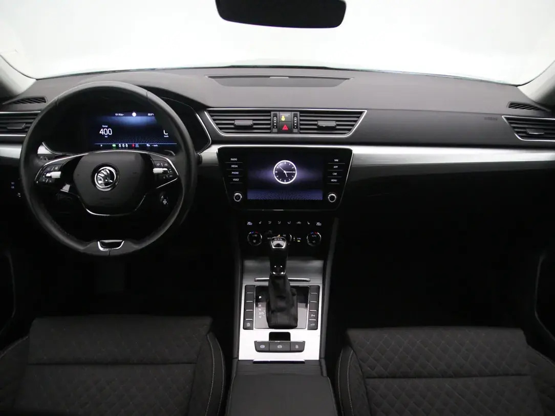 Škoda Superb 2022, photo 2/35