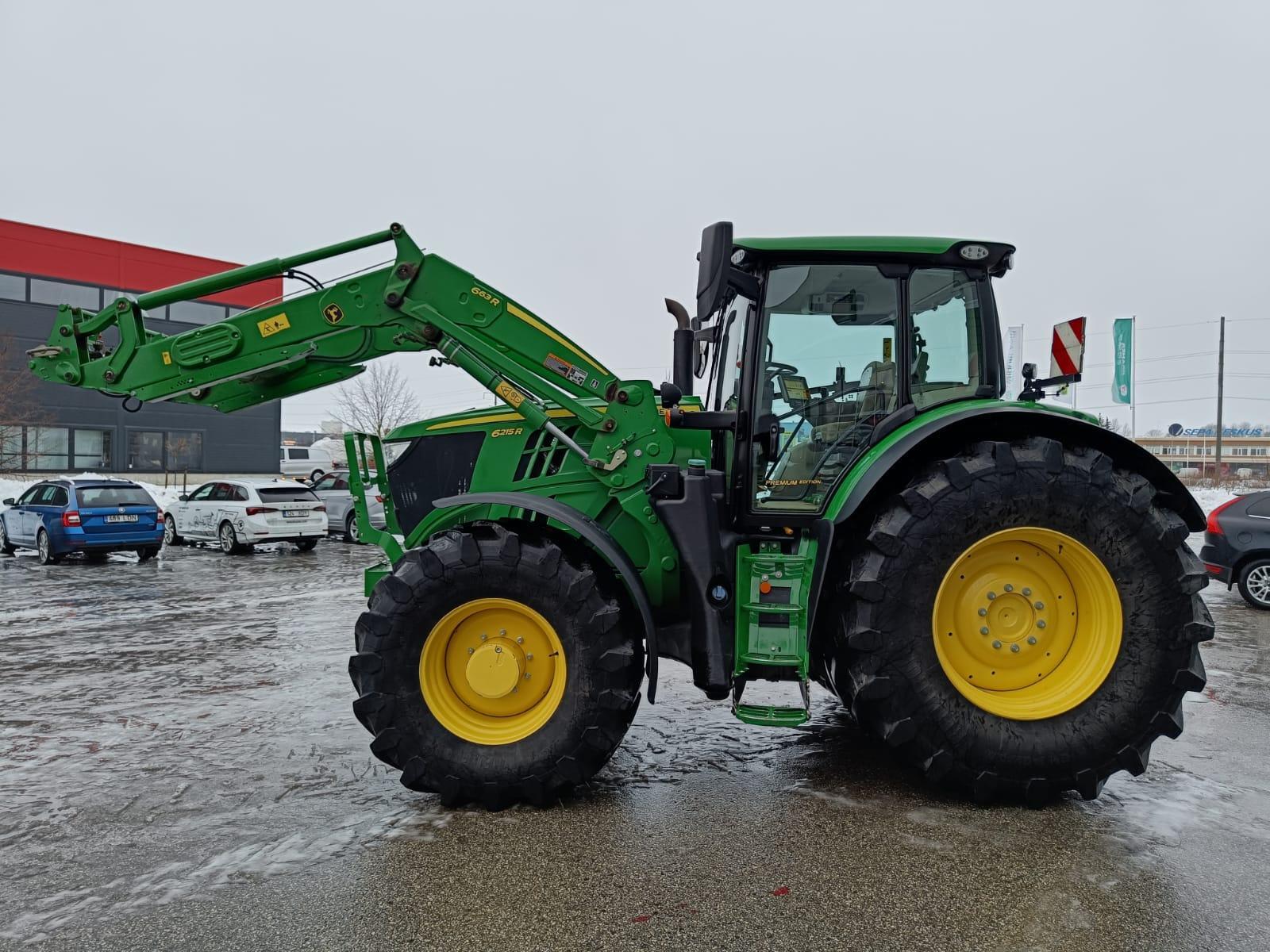 John Deere 6215R, photo 3/15