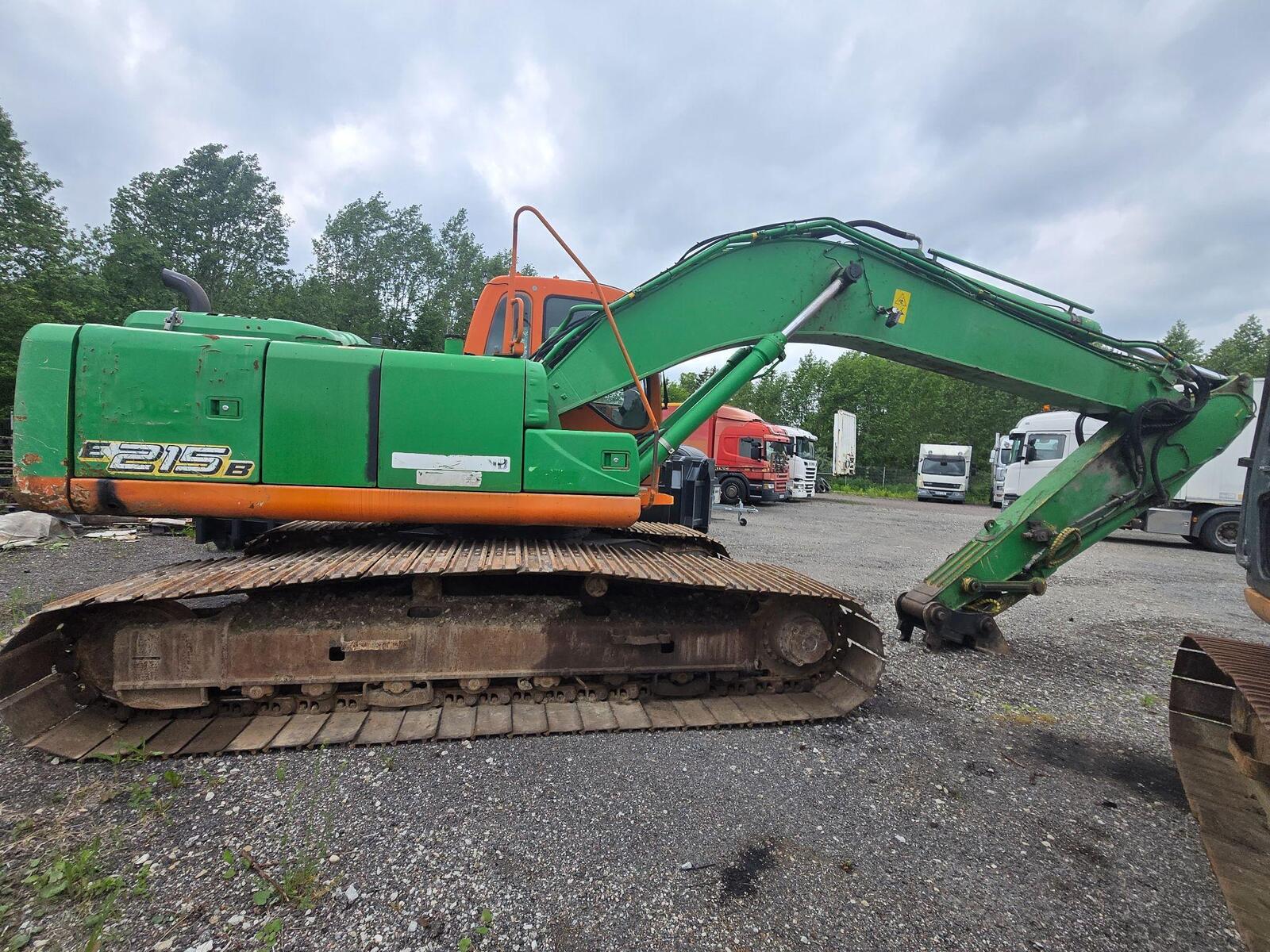 Kobelco E215B, photo 3/10